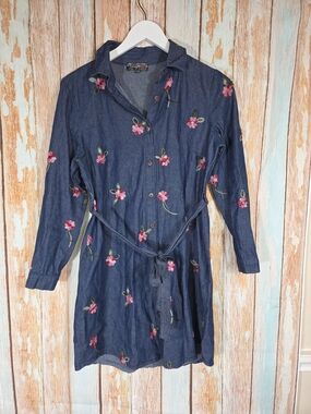 J. Gee Vintage Blue Denim Shirt Dress with Pink Floral Embroidery. Size PS